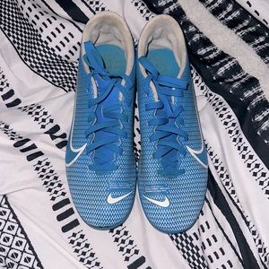 Women’s size 8 outdoor soccer cleats.